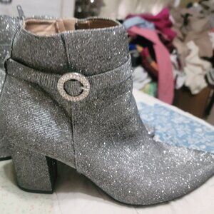 Life Stride Pointy Toe Ankle Boots